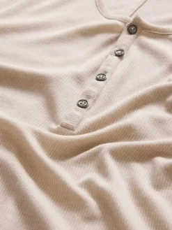 Henleys><noscript><img width=