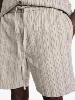 Jeans & Pants><noscript><img width=
