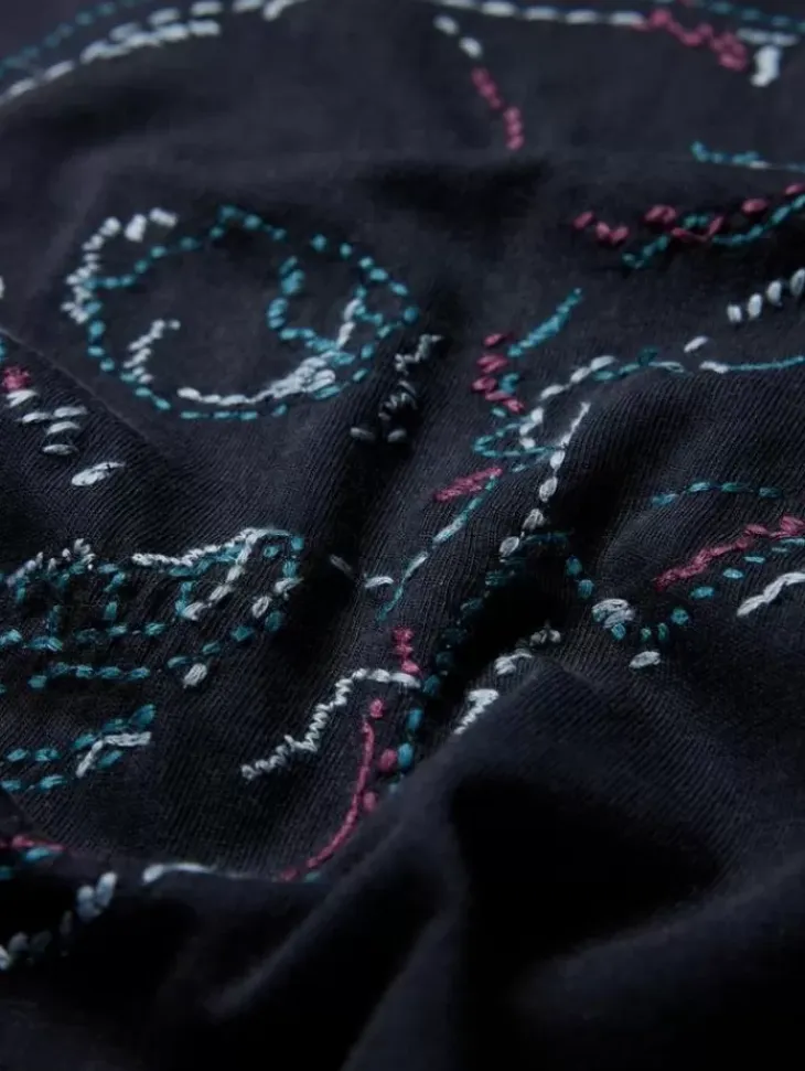 Tops>John Varvatos EMBROIDERED SKULL TEE BLACK