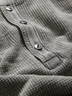 Henleys><noscript><img width=