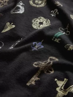 Graphic Tees><noscript><img width=