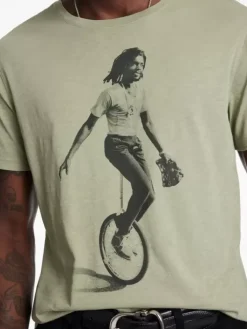 Graphic Tees><noscript><img width=