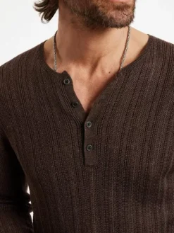 Tops><noscript><img width=